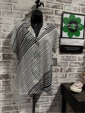 Nine West Black & White Striped Button-Front Women’s Top large